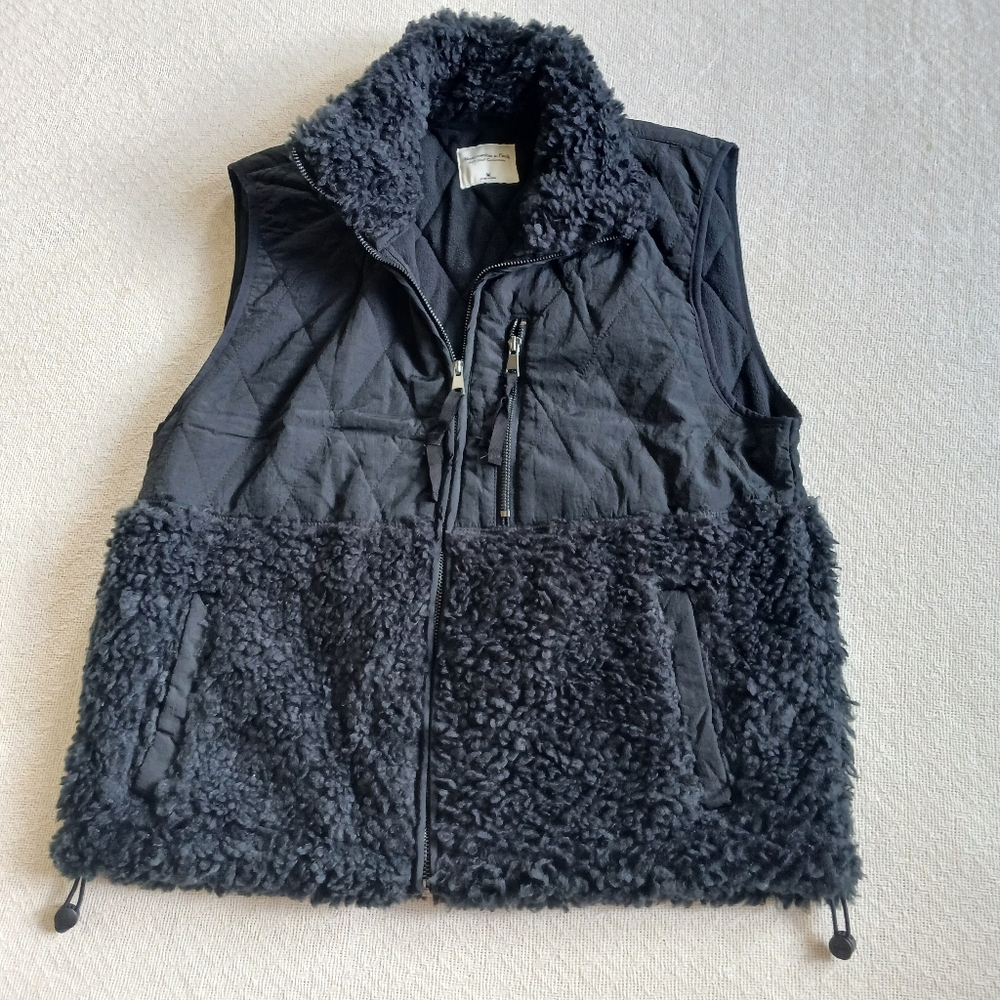 a&f ♡ soft fleece quilted vest abercrombie and fitch fur medium